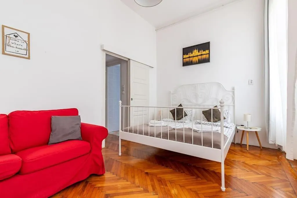 Peace Oasis In The Pulsing City Budapest Apartment